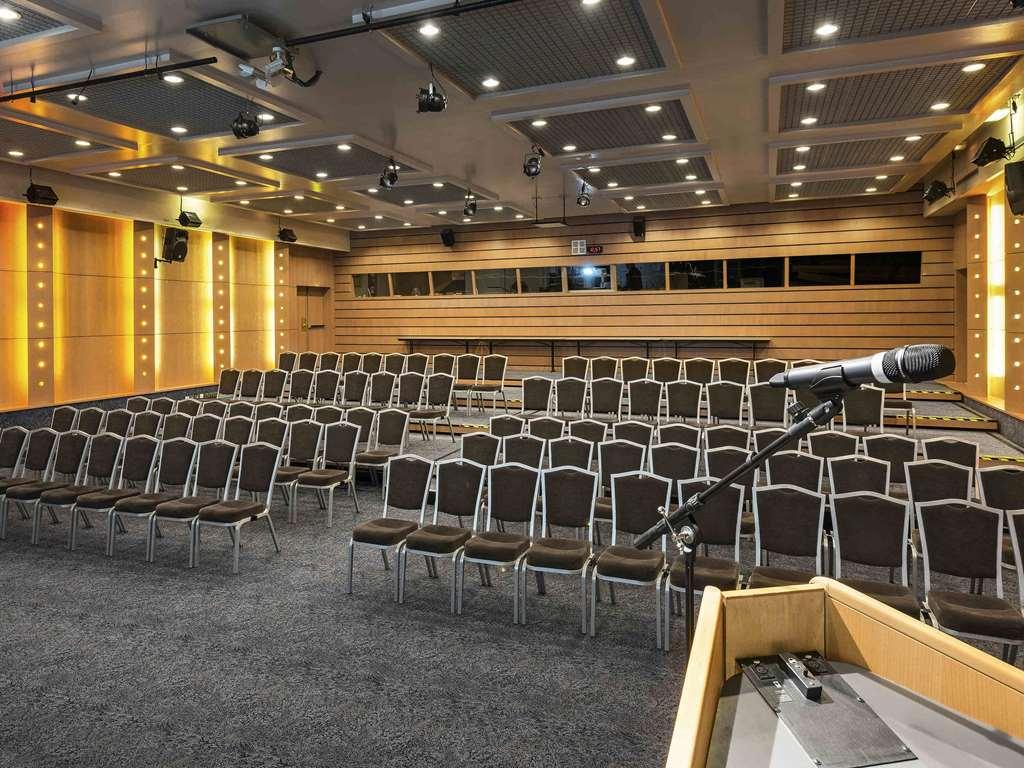 Novotel Marne-la-Vallée Noisy-le-Grand Extérieur photo